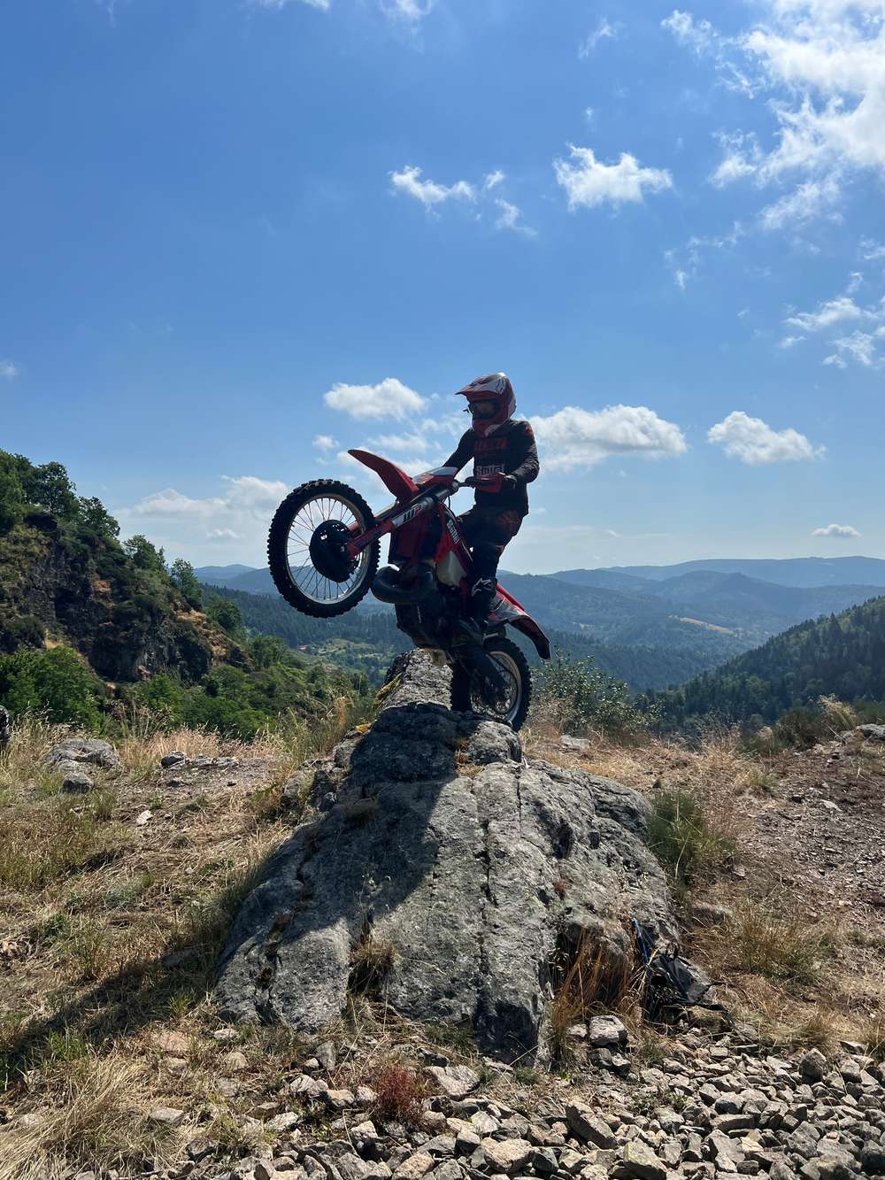 Pratique de l'enduro en Ardèche au Domaine de Rochepaule