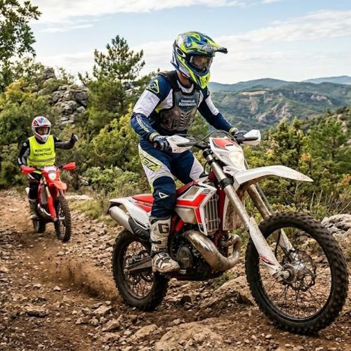 Photo du stage enduro avec l'élève et le moniteur
